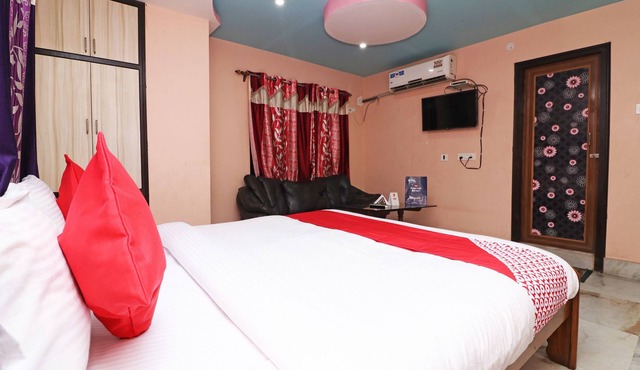 OYO 16627 Xpress Inn