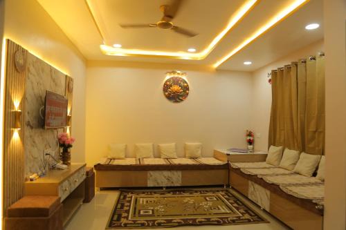 Param ShivAOM Family Homestay