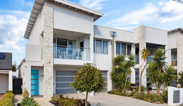 Parea on Cavendish - A Perfect Beachside Lifestyle