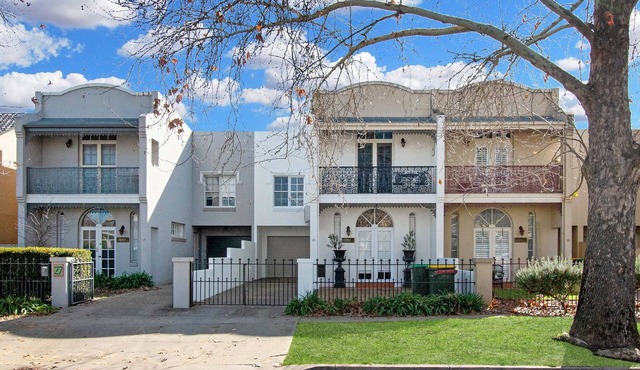 Parkham. Spa Bath & Balcony. Steps to CBD