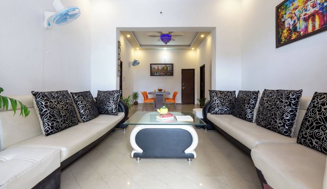 Peaceful 3-bedroomand kitchen building with AC in charming Dehradun