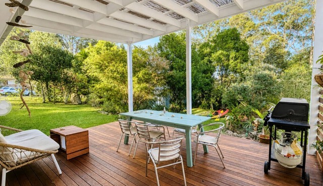 Peaceful Coastal Getaway - Fire Pit, BBQ & Gardens