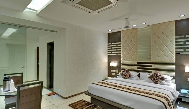 Pearl Hotel & Banquets