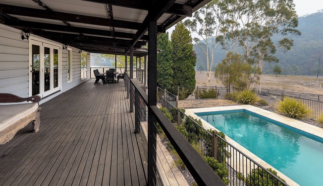 Pepper Tree Wollombi | Pool, Cabana + Ensuite on every Room | Sleeps 12