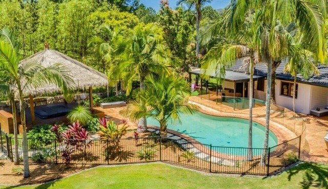 Perfect for families and larger groups wanting a relaxed getaway.