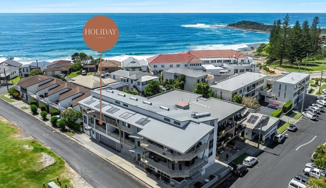 Pilotage 3 - Lighthouse Views & Coastal Living in the Heart of Yamba - Holiday Yamba