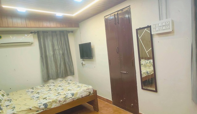 Private Double bedroom in a Tiny Home