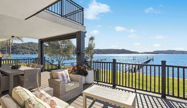 Private Jetty · Waterfront · Sleeps 10 · Theatre