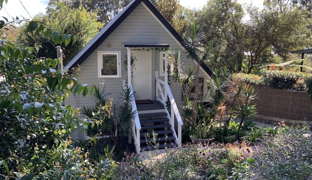 Private separate stylish spacious couples retreat . Tree canopy and water views