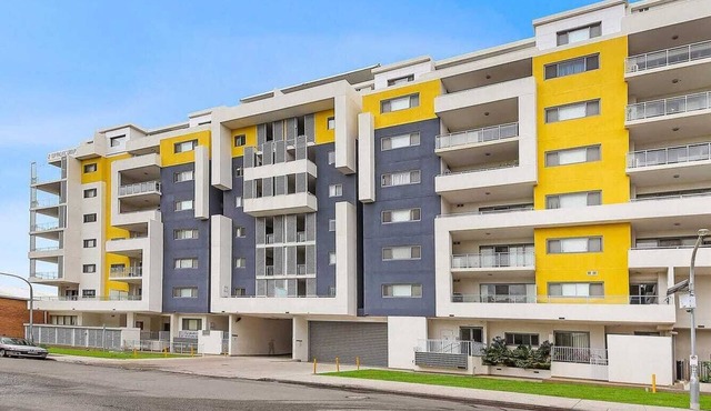 ProHouse - 3bed 3 bath, near Airport, Sydney CBD. walk to Train Station