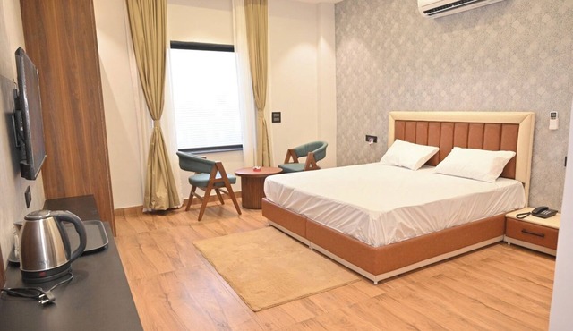 Purav Hotel