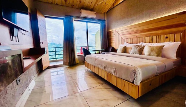 Queen Hills Resort and Hotel By Edge Group - Rooftop Restro, Balcony View