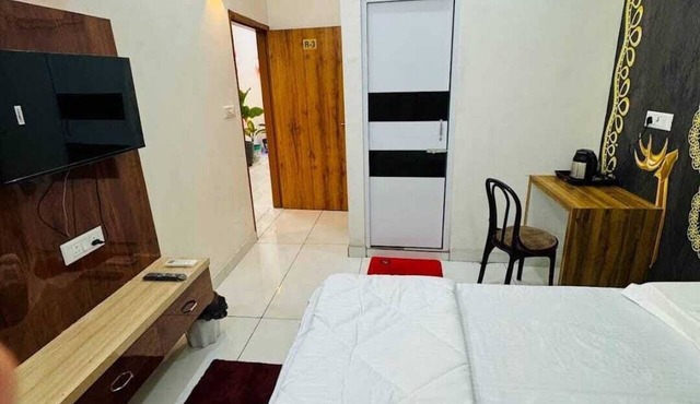 R3 HOTEL