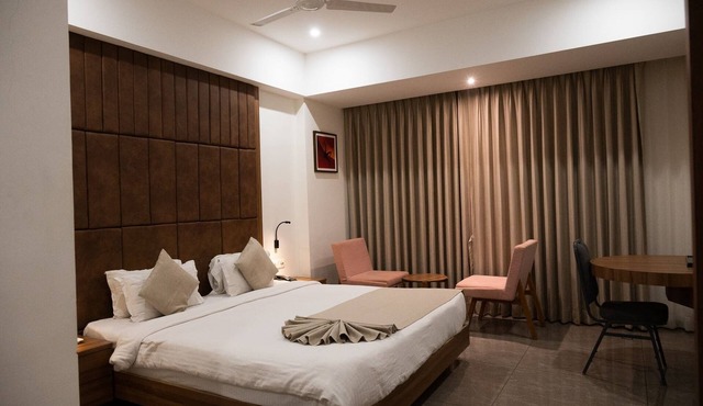 RAAJ SVASTIK INN