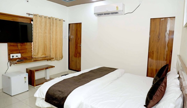 Radhe Krishna Hotel and Restaurant