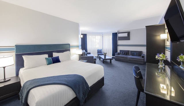Ramada by Wyndham Diplomat Canberra