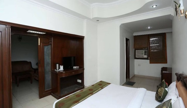 Revking at Hotel Batra