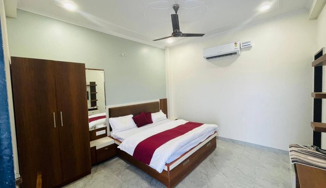 RMB HOTEL AND RESTAURANT