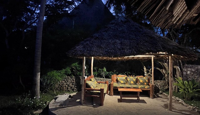 Romantic Holiday home with tropical garden and private pool near the beach in Diani Beach