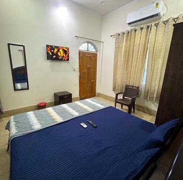 ROOMS Near Airport Gaharwar Homes