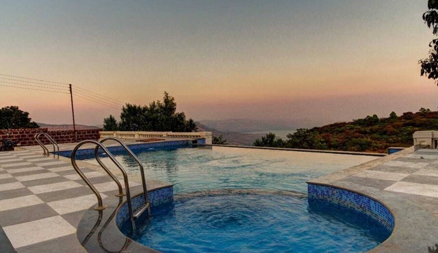 Royal Resort