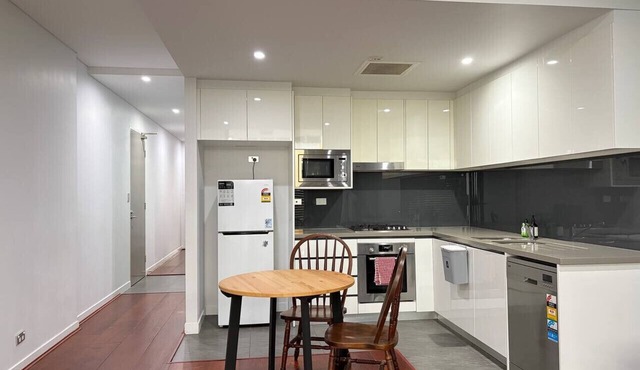 Ryde · Warm 2BR Stay near Train Station