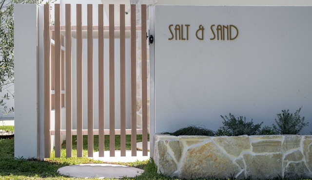 Salt & Sand 1-bedroom self-contained property only 300m from Beaches