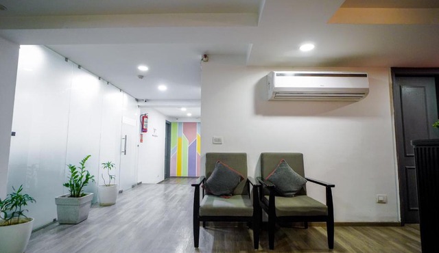 Saltstayz Express - Golf Course Road & DLF Phase-1