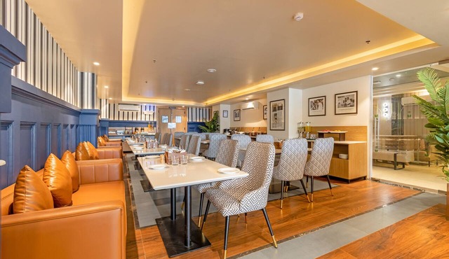 Saltstayz Premier- Sector 15 Noida