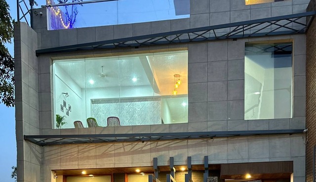 Saroj Villa