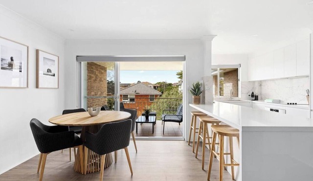'Seascape' - Luxury 2 Bedroom Apartment - moments from Cronulla Beach