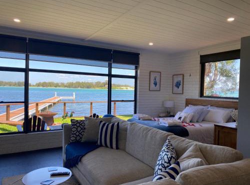 Serenity by the Lake - Romantic Waterfront Couple's Getaway