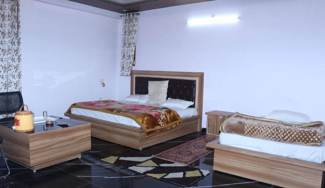 Shri Anand Almora - Berinag Rd