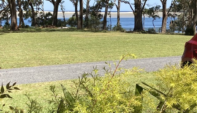 Smith’s Lake - Waterfront - family holiday- last minute deals available