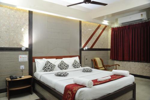 Sonar Bangla's Motel Midway