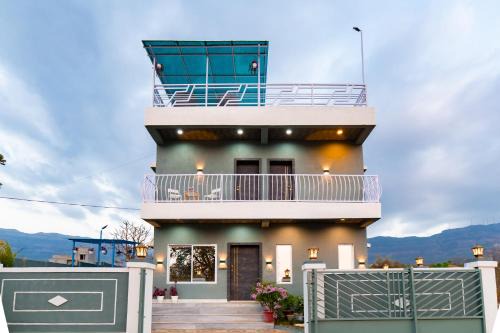 Soulskape Villa 4-BHK With Private Pool ,Sit Out , Terrace and Garden Close to Sahyadri Waterfall