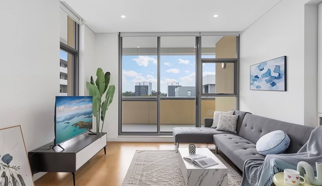 Spacious 2BR Haven Pool, Gym & Parking