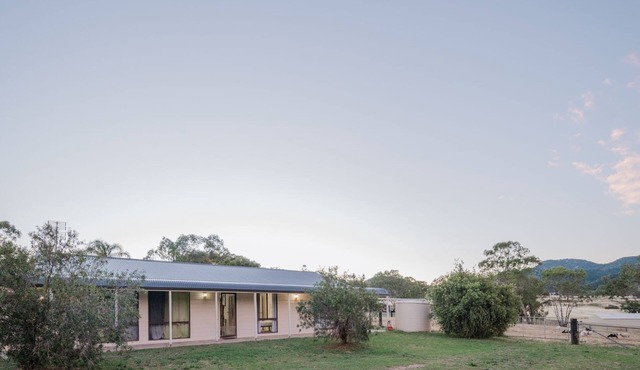 Spacious 4-Bedroom Rural Retreat in Moonbi – Bring Your Horses!
