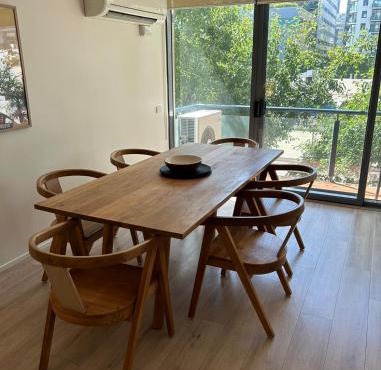 Spacious apartment minutes from the CBD in Melbourne