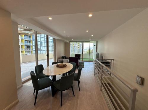 Spacious City View 3BR Loft Apartment , 2 Parking Spots