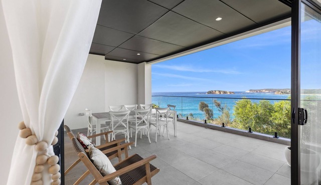 Spacious Ocean View Home | Luma Vista