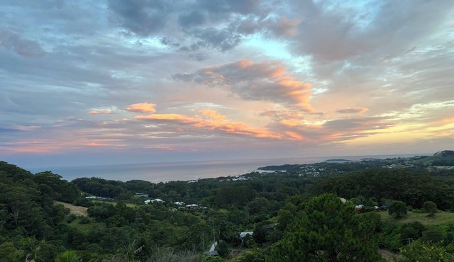 Spectacular Ocean & Forest Views - Quite Private Location, 10 mins to beaches