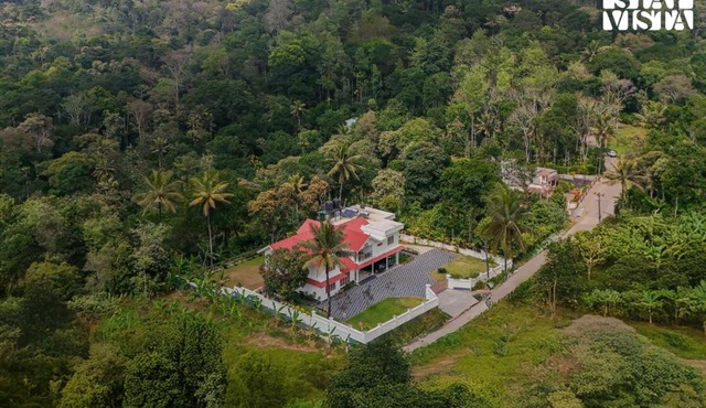 Spice Notes - Bison Valley by VEO, StayVista - 5BHK Mountain-View Villa with Bonfire in Munnar