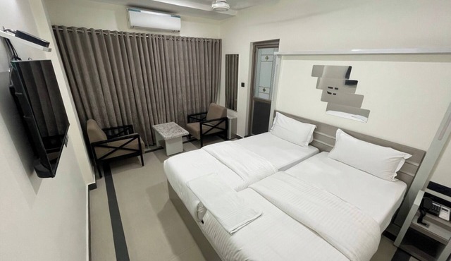 SR Hotel