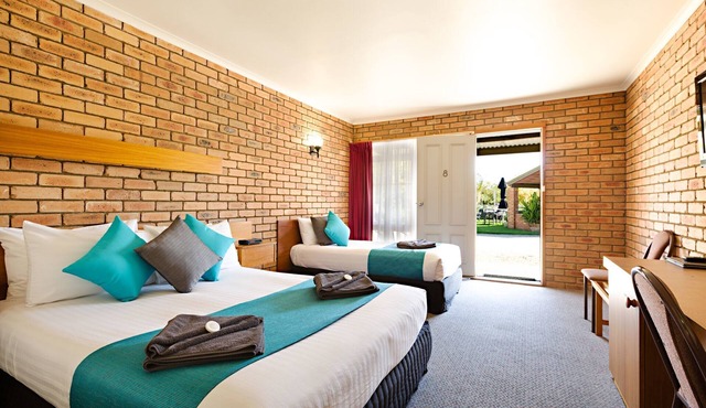 Statesman Motor Inn