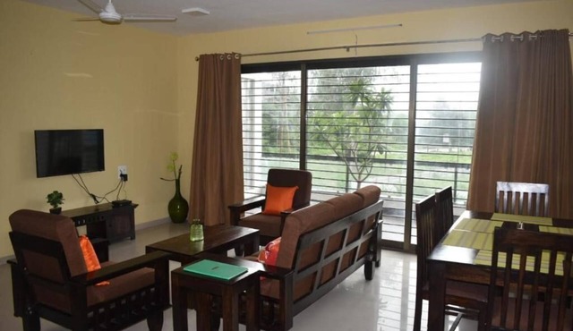 Status Homeaway Service Apartments - Three-Bedroom Apartment 2 in Anandwali