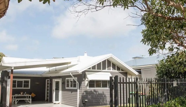 Stay, Work & Unwind | Beachfront Access Umina Beach