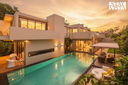 StayVista at Cielo House with Lux Pool and Wifi