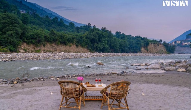 StayVista at Raison Meadows with BBQ & Bonfire