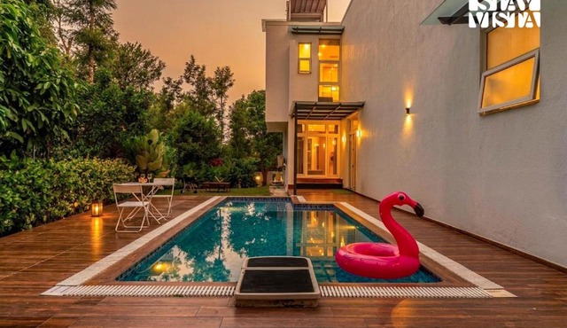 StayVista at Villa Mandimane with Bonfire & Pool